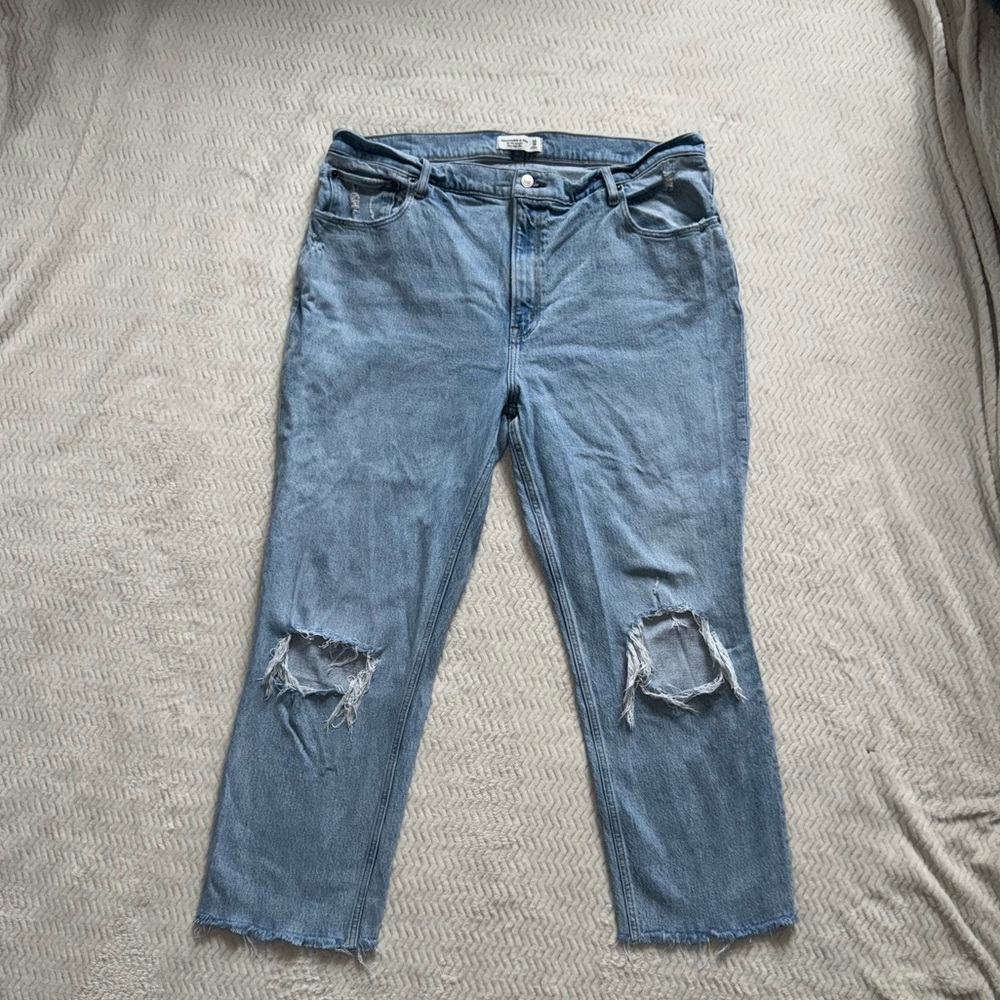Abercrombie ‘90s Straight Ultra High Rise Jean